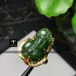 Nhẫn tỳ hưu ngọc bích Canada, vàng 18k