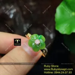 Nhẫn hoa mai Ngọc bích cách điệu, vàng 18k