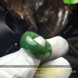 Nhẫn mo tròn Ngọc bích Canada xanh đậm, bản 10 ly