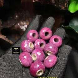 Charm đá Ruby Nam Phi màu rượu vang