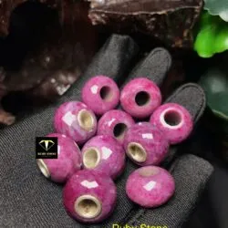 Charm đá Ruby Nam Phi màu rượu vang