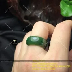 Nhẫn mo tròn Ngọc bích Canada xanh đậm, bản 10 ly