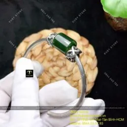 Kiềng tay lu thống Ngọc bích vuông sẫm màu - Hình ảnh 2