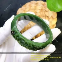 Vòng ngọc bích Canada chạm khắc hoa mẫu đơn - Hình ảnh 3