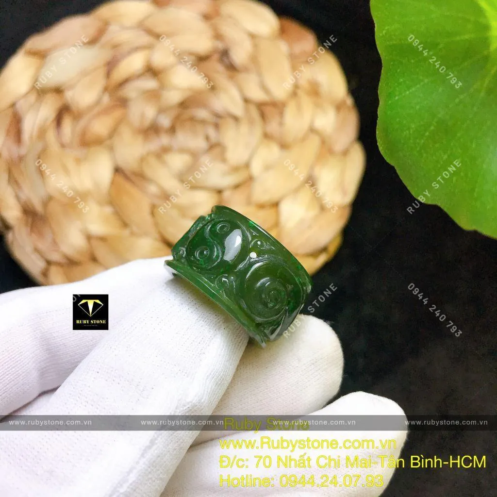 Nhẫn ngọc bích Canada khắc hoa văn Âm-Dương (Yin - Yang) Nhẫn ngọc bích Canada khắc hoa văn Âm-Dương (Yin - Yang) - Ảnh 6