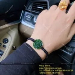Vòng hoa mẫu đơn Ngọc bích tết tay - Hình ảnh 3