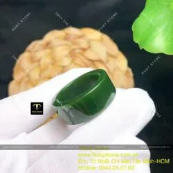 Nhẫn vuông Ngọc bích sẫm màu, bản 10 ly - Hình ảnh 2