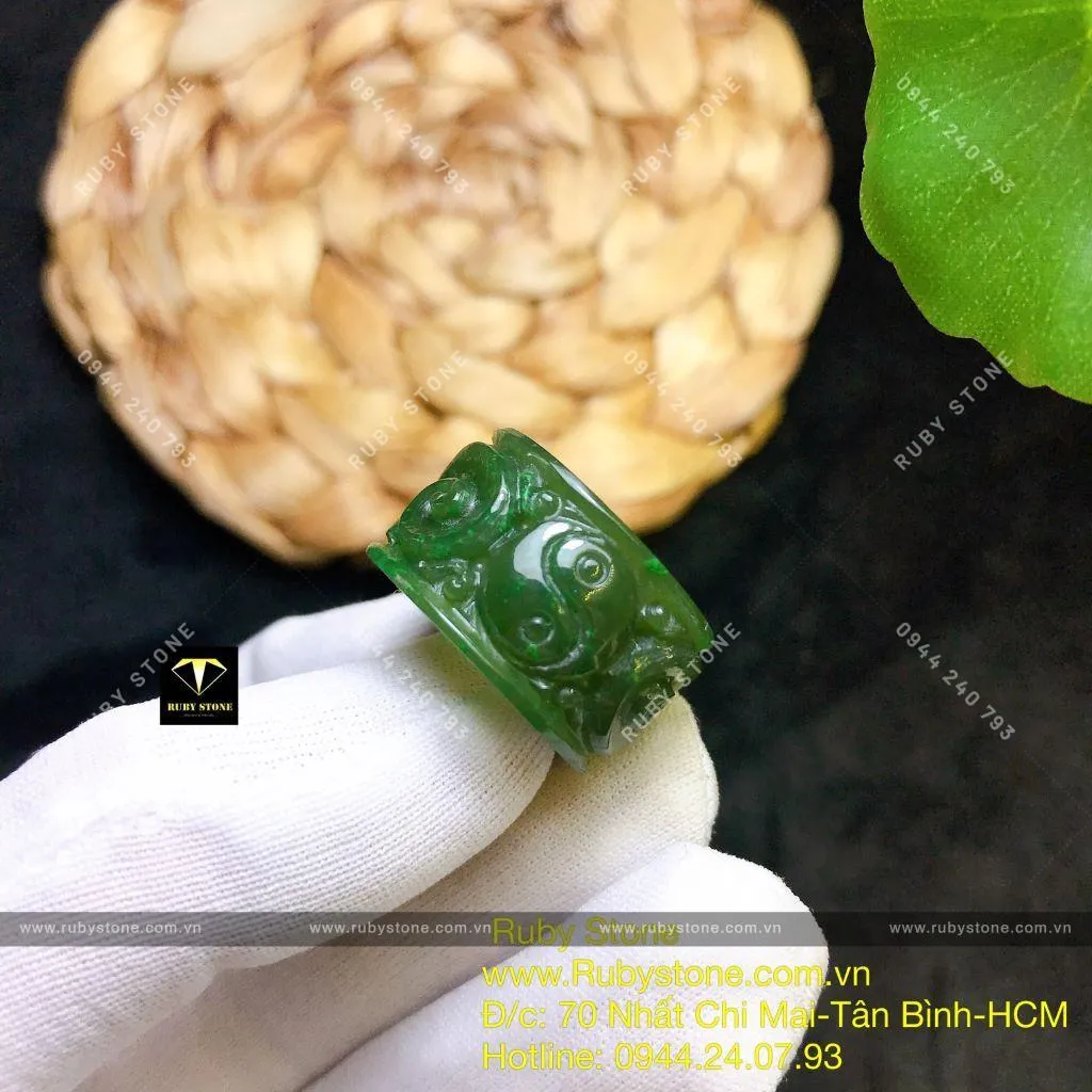 Nhẫn ngọc bích Canada khắc hoa văn Âm-Dương (Yin - Yang) Nhẫn ngọc bích Canada khắc hoa văn Âm-Dương (Yin - Yang) - Ảnh 2