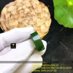 Nhẫn ngọc bích Canada xanh lý đậm, bản vuông 8 ly - Hình ảnh 2