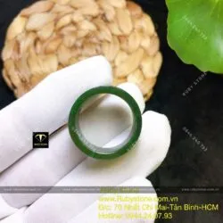 Nhẫn ngọc bích Canada xanh đậm, bản vuông 10 ly Nhẫn ngọc bích Canada xanh đậm, bản vuông 10 ly