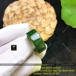 Nhẫn ngọc bích Canada xanh đậm, bản vuông 10 ly