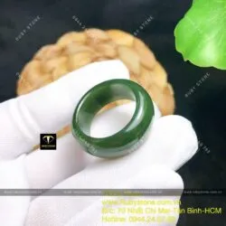 Nhẫn tròn Ngọc bích 8 ly sẫm màu - Hình ảnh 4