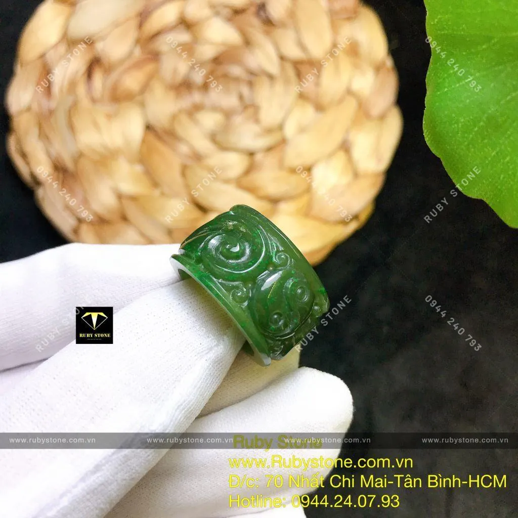Nhẫn ngọc bích Canada khắc hoa văn Âm-Dương (Yin - Yang) Nhẫn ngọc bích Canada khắc hoa văn Âm-Dương (Yin - Yang) - Ảnh 3