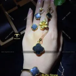 Mặt dây cỏ 4 cánh Ngọc bích đen, vàng 18k