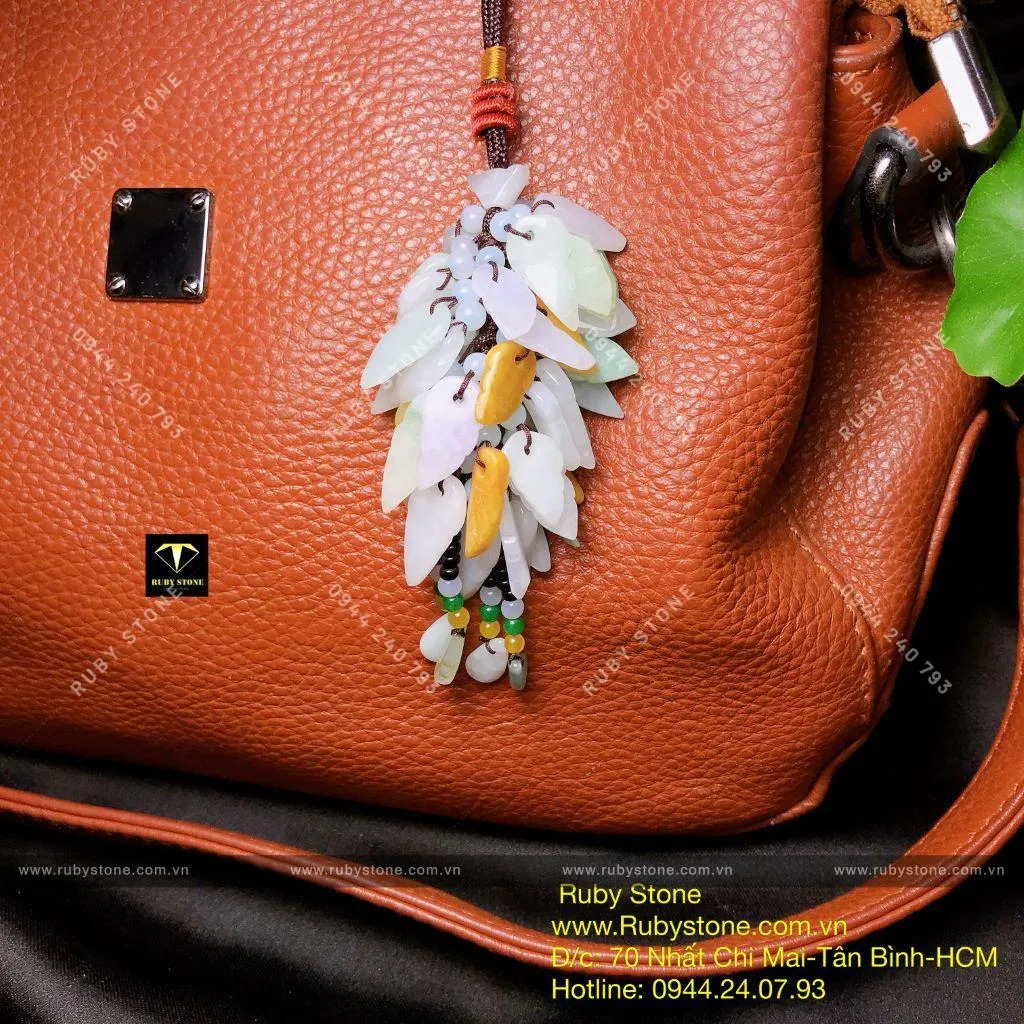 Móc treo ngọc Cẩm Thạch (Jadeite A), hình chiếc lá Móc treo ngọc Cẩm Thạch (Jadeite A), hình chiếc lá