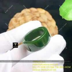 Nhẫn vuông Ngọc bích sẫm màu, bản 10 ly
