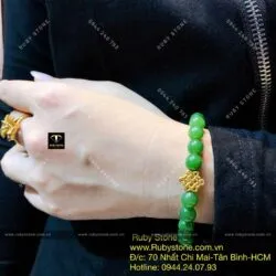 Vòng tay ngọc bích Canada bông lý xanh 8 ly, mix charm Đồng tâm kết vàng 24k - Hình ảnh 3