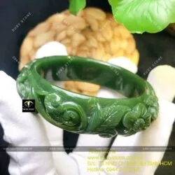 Vòng ngọc bích Canada chạm Hoa mai như ý, ni tay 55mm