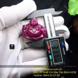 Phật Di Lặc Ruby Nam Phi cầm thỏi tiền vàng, kích thước 31mm - Hình ảnh 7