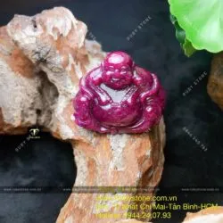 Phật Di Lặc Ruby Nam Phi dáng ngồi tự tại