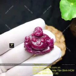 Phật Di Lặc Ruby Nam Phi cầm thỏi tiền vàng, kích thước 31mm - Hình ảnh 4