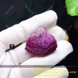 Phật Di Lặc Ruby Nam Phi cầm thỏi tiền vàng, kích thước 31mm - Hình ảnh 2