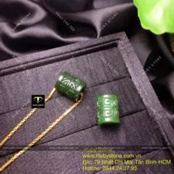 Lu thống ngọc bích Canada chạm khắc tinh xảo Lu thống ngọc bích Canada chạm khắc tinh xảo