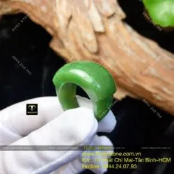 Nhẫn yên ngựa bản liền Ngọc bích Canada Nhẫn yên ngựa bản liền Ngọc bích Canada