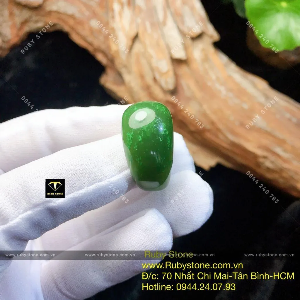 Nhẫn yên ngựa cách điệu ngọc bích Canada Nhẫn yên ngựa cách điệu ngọc bích Canada - Ảnh 2