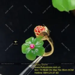 Nhẫn hoa mai búp đỏ Ngọc bích free size, vàng 18k - Hình ảnh 2