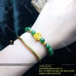 Vòng ngọc bích Canada 8 ly xanh đậm, mix charm Hoa sen vàng 24k - Ảnh 2