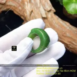 Nhẫn yên ngựa bản liền Ngọc bích Canada Nhẫn yên ngựa bản liền Ngọc bích Canada