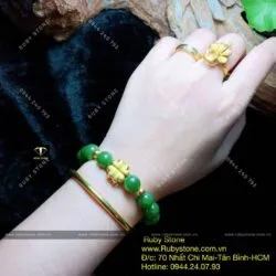 Vòng tay ngọc bích Canada 10 ly, mix charm Cỏ 4 cánh vàng 24k - Hình ảnh 2