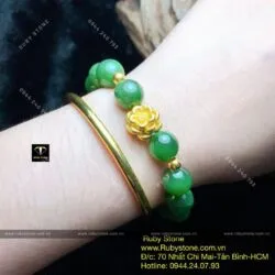 Vòng ngọc bích Canada 10 ly mix charm vàng hoa sen 24k - Hình ảnh 2
