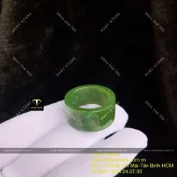 Nhẫn vuông Ngọc bích Canada xanh lý