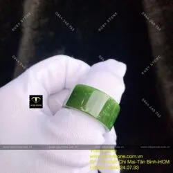 Nhẫn vuông Ngọc bích Canada xanh lý