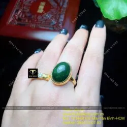 Nhẫn tròn Oval ngọc bích xanh đậm, vàng 18k