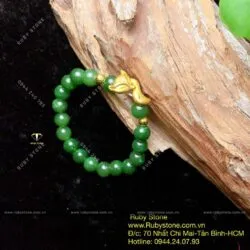 Vòng tay ngọc bích Canada 8 ly, mix charm Hồ ly vàng 24k