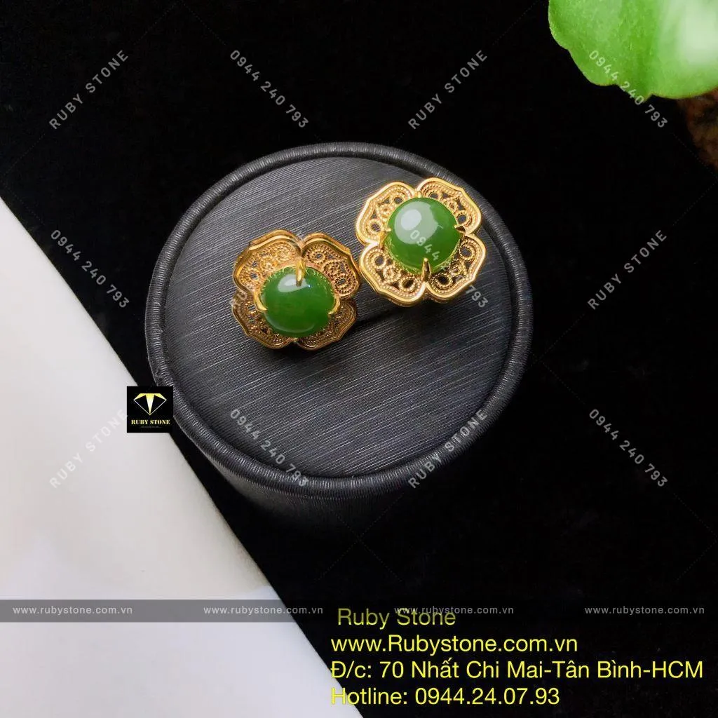Khuyên tai ngọc bích Canada thiết kế dáng hoa mai, vàng 10k Khuyên tai ngọc bích Canada thiết kế dáng hoa mai, vàng 10k