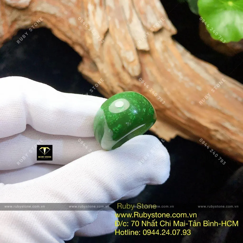 Nhẫn yên ngựa cách điệu ngọc bích Canada Nhẫn yên ngựa cách điệu ngọc bích Canada