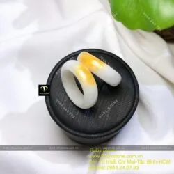 Cặp nhẫn ngọc Jadeite Myanmar điểm huyết - Hình ảnh 3