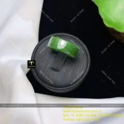 Nhẫn ngọc bích Canada xanh lá, bản vuông 9mm - Hình ảnh 2