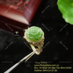 Nhẫn hoa mẫu đơn Ngọc bích, viền tấm trắng có lá, vàng 10k