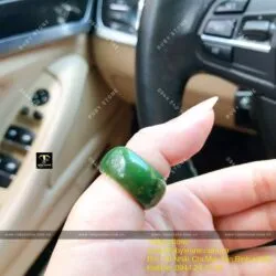 Nhẫn ngọc bích Canada xanh lá, bản 9mm - Hình ảnh 4