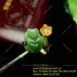 Nhẫn hồ ly Ngọc bích hoa nụ tấm trắng, vàng 10k - Ảnh 4