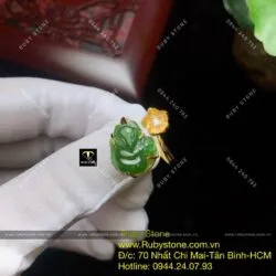 Nhẫn hồ ly Ngọc bích hoa nụ tấm trắng, vàng 10k - Ảnh 2