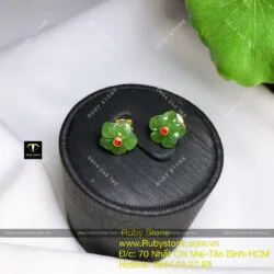 Khuyên tai Hoa mai nhị đỏ Ngọc bích, vàng 10k Khuyên tai Hoa mai nhị đỏ Ngọc bích, vàng 10k