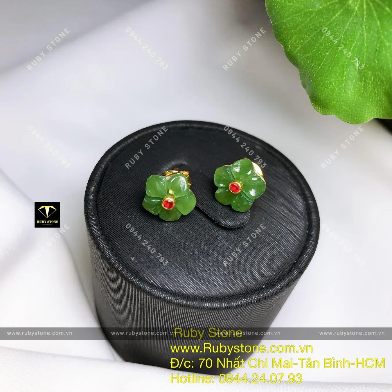 Khuyên tai Hoa mai nhị đỏ Ngọc bích, vàng 10k Khuyên tai Hoa mai nhị đỏ Ngọc bích, vàng 10k - Ảnh 6