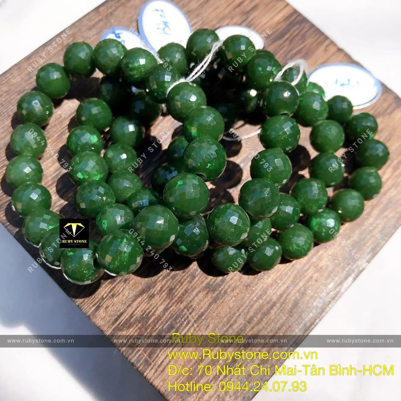 Vòng tay ngọc bích Canada xanh đậm, mài giác 10 ly Vòng tay ngọc bích Canada xanh đậm, mài giác 10 ly