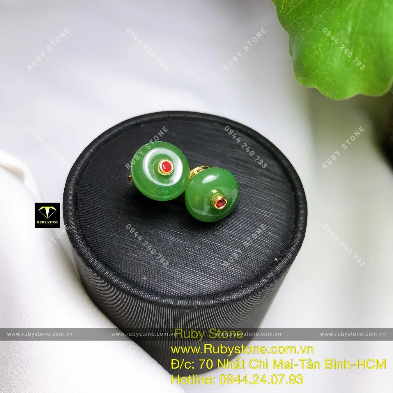 Khuyên tai Đồng điếu nhị đỏ Ngọc Bích, vàng 10k Khuyên tai Đồng điếu nhị đỏ Ngọc Bích, vàng 10k